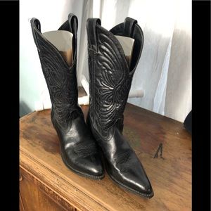 Black cowboy boots size 6